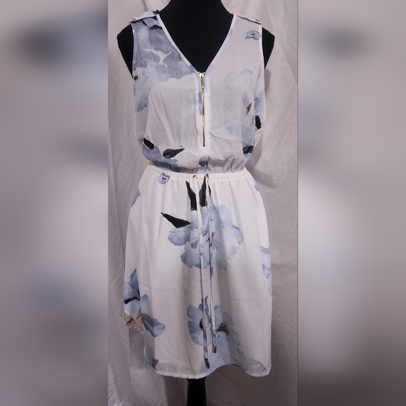 Dynamite dress - Picture 1 of 4